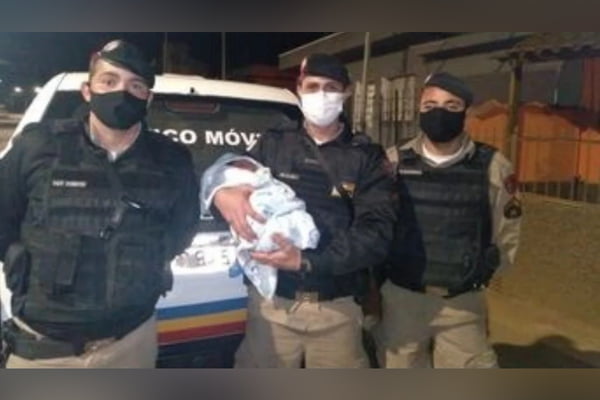 Policiais salvam bebê de 11 dias que se engasgou com leite em Minas
