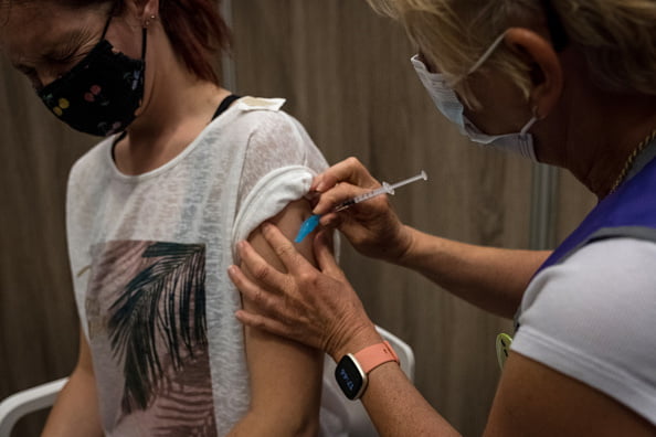 ‘Sjansen Met Janssen’: Blind Dating And Vaccinating At Haarlem Clinic