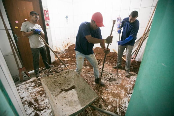 PCDF faz escavações em casa na Estrutural em busca de ossada