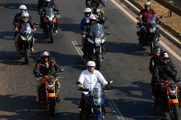 Bolsonaro participa de primeira motociata em Goiânia 11