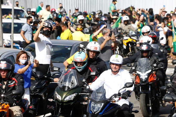 Bolsonaro participa de primeira motociata em Goiânia 10