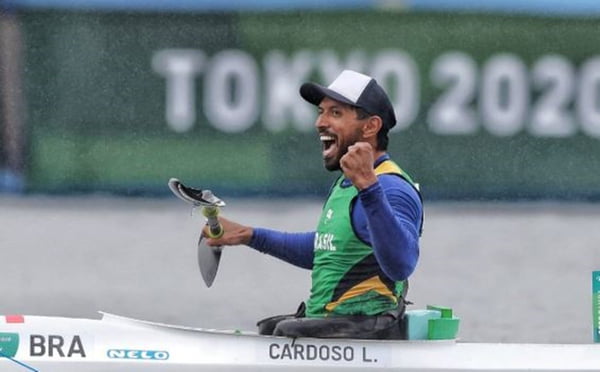Luis Carlos Cardoso é prata na canoagem