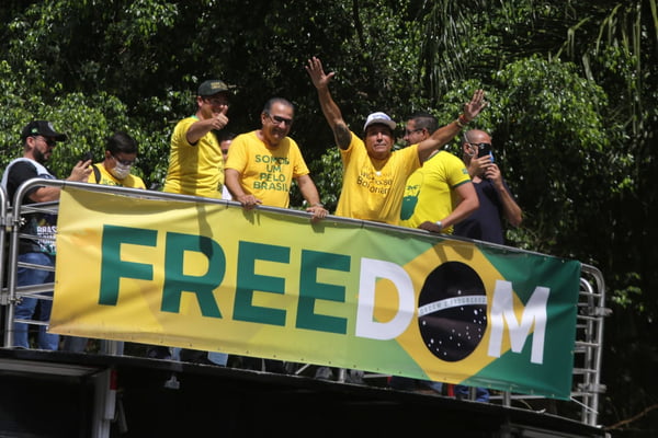 Apoiadores do presidente Jair Bolsonaro (Sem Partido), durante manifestação contra o STF na Avenida Paulista, região central de São Paulo, neste domingo 7 de Setembro 12