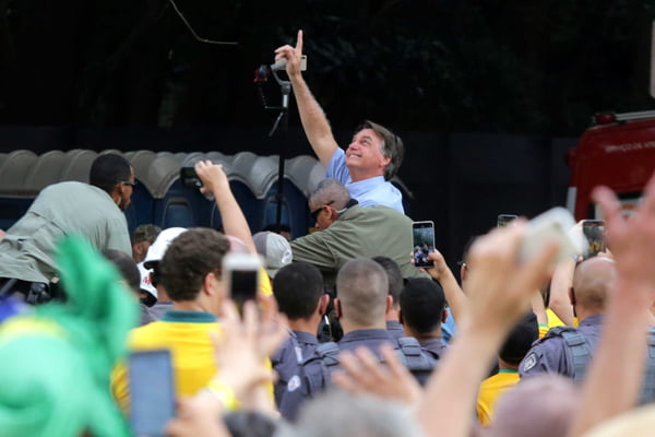 O presidente Jair Bolsonaro (Sem Partido), durante discurso para apoiadores na manifestação contra o STF na Avenida Paulista 9
