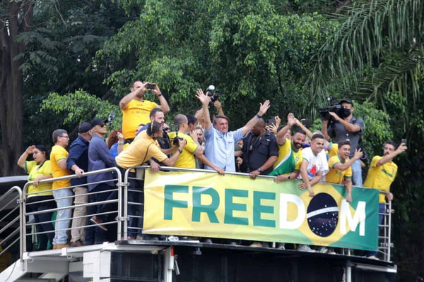 O presidente Jair Bolsonaro (Sem Partido), durante discurso para apoiadores na manifestação contra o STF na Avenida Paulista 4