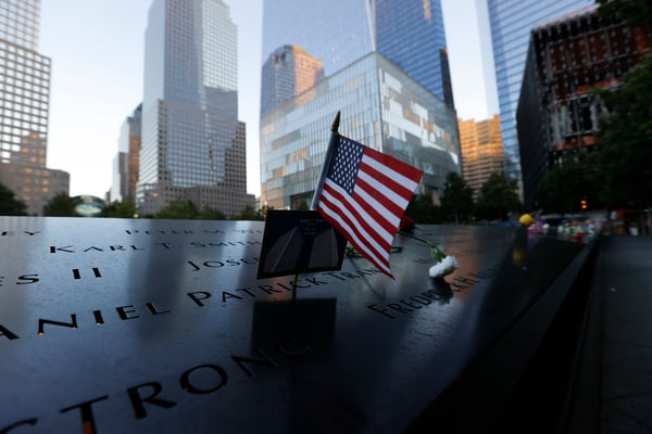 Parentes e amigos das vítimas do 11 de Setembro prestam homenagens em NY