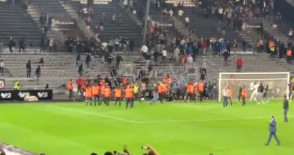 Briga no jogo entre Angers e Olympique