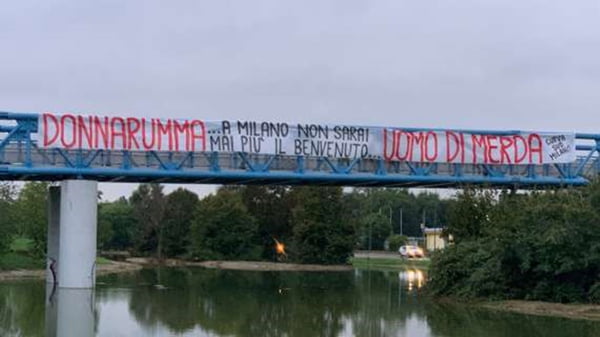 Protesto da torcida do Milan contra Donnarumma