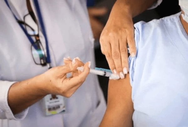 Veja quem pode se vacinar nesta terça (26/10) em SP, RJ, GO, MG e SC