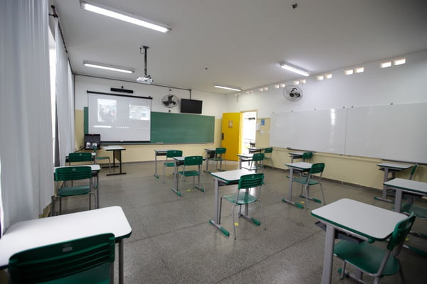 Escolas de São Paulo se adaptaram para manter distanciamento entre alunos