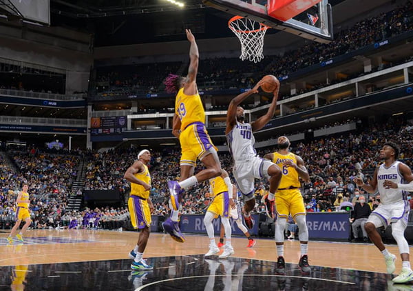 Lakers perdem para o Sacramento Kings na pré-temporada