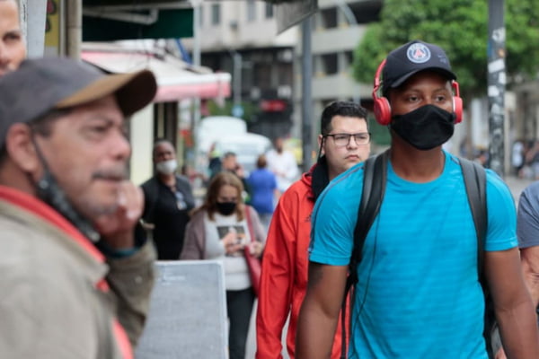 Cariocas estão divididos com o decreto sobre a obrigatoriedade do uso de máscara em locais públicos no Rio.