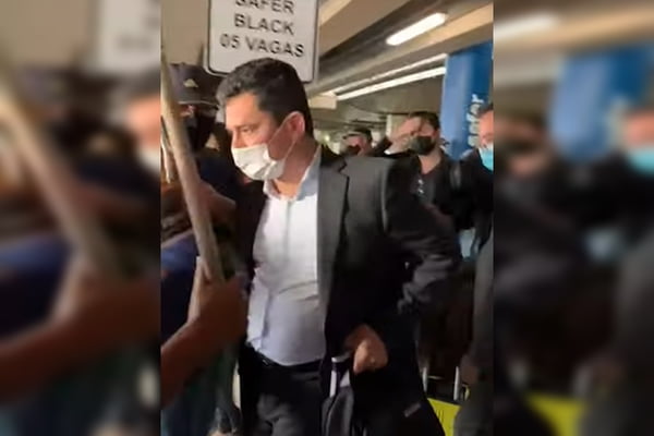 Sergio Moro chega ao Aeroporto de Brasília