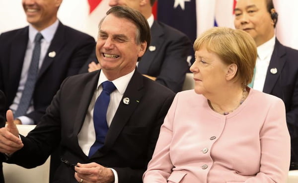 Bolsonaro elogia Merkel e diz que gostaria de ter dançado com a alemã