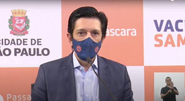 O prefeito de São Paulo Ricardo Nunes abriu a coletiva de imprensa que anunciou a continuidade do uso obrigatório de máscaras