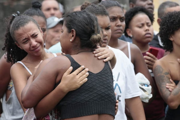 Moradores encontram 9 corpos após confrontos no Complexo do Salgueiro, em São Gonçalo
