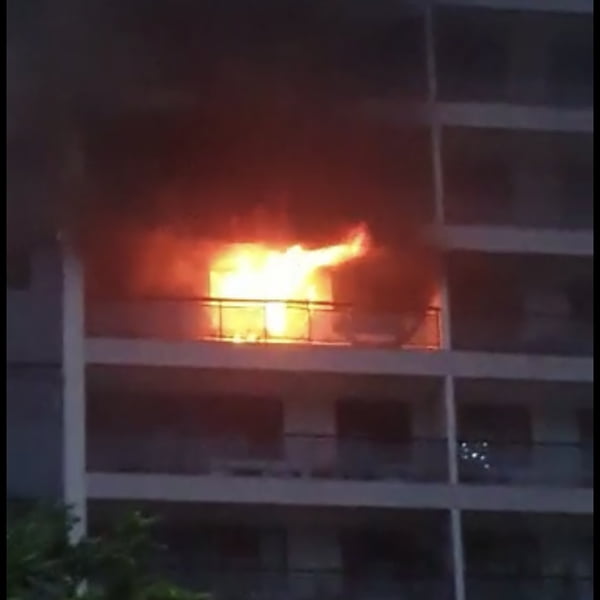 incêndio atinge apartamento na Barra da Tijuca, zona oeste do Rio de Janeiro