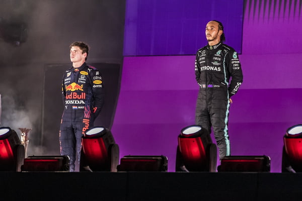 “Roubado? Obviamente”, diz Hamilton sobre título de 2021 na Fórmula 1