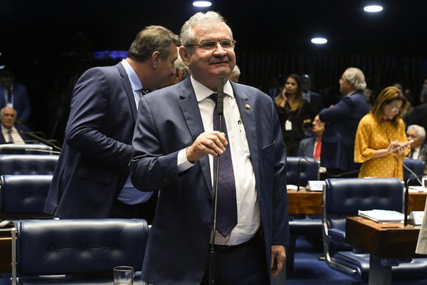 senador Angelo Coronel - metrópoles