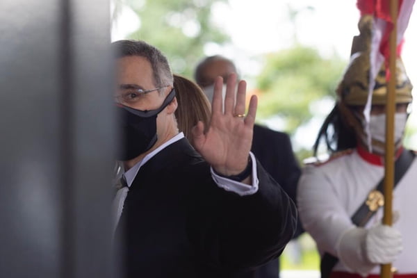 André Mendonça na entrada do STF para sua posse como ministro