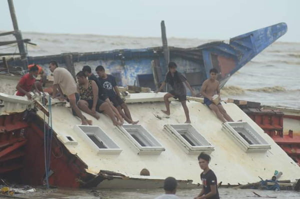 Tufão Rai deixa centena de mortos nas Filipinas