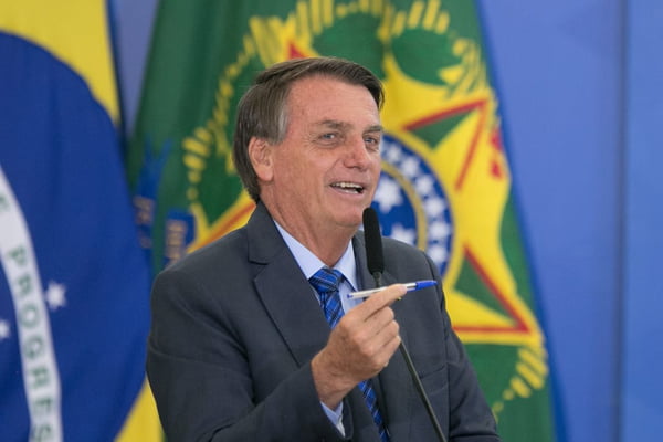 Em MP, Bolsonaro ajusta regras de impostos que incidem sobre o etanol