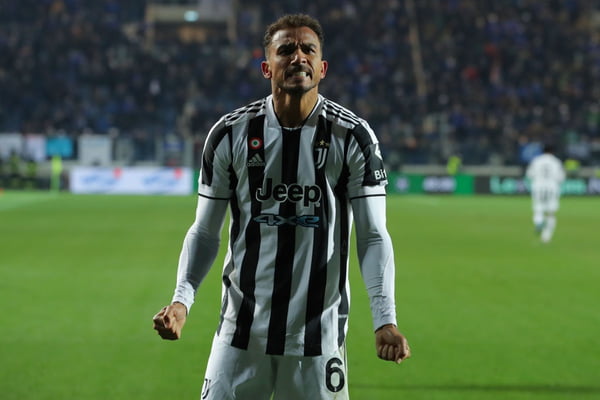 Danilo comemora o gol de empate para a Juventus contra a Atalanta