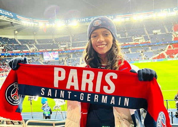 Rayssa Leal declara torcida ao PSG em jogo pela Champions League