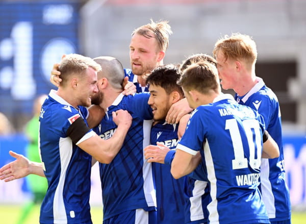 Schalke 04 em partida contra o Karlsruher SC, válida pela Bundesliga 2
