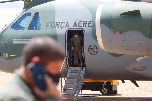 O Governo Federal envia aeronave à Polônia para resgate de brasileiros e transporte de doação humanitária para Varsóvia, na Polônia FAB brasil 18