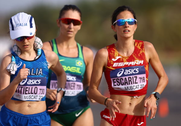 Atletas femininas disputam prova de maratona