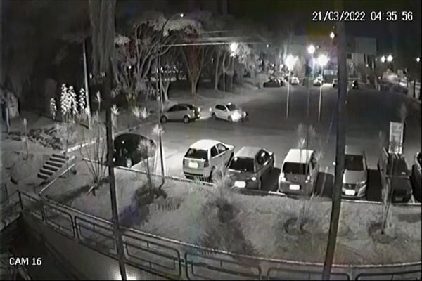 imagens de câmara de segurança de um estacionamento