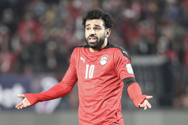 Mohamed Salah atuado pela seleção do Egito em confronto com Senegal - Metrópoles