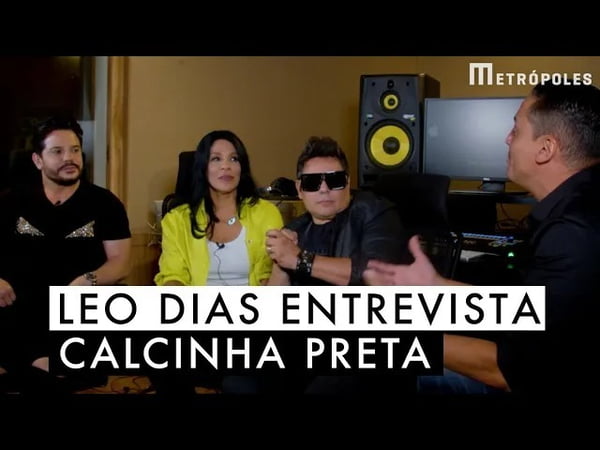 Thumbnail de vídeo do canal Metrópoles com entrevista de Leo Dias com o grupo musical Calcinha Preta - Metrópoles