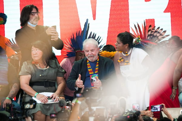 Lula vai a acampamento indígena em Brasília 1