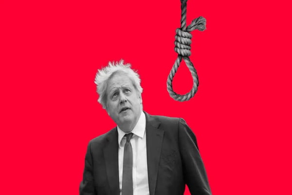 O primeiro-ministro britânico Boris Johnson em um fundo vermelho ao lado de uma imagem de corda imitando forca - Metrópoles