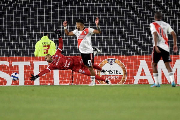 River Plate vence o Fortaleza