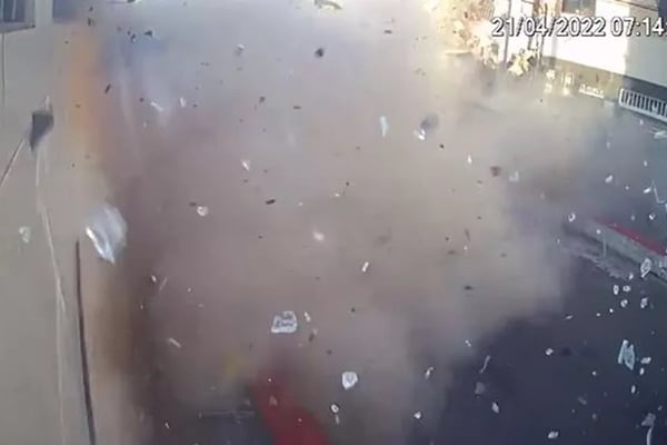 Câmeras registram explosão em prédio de ES