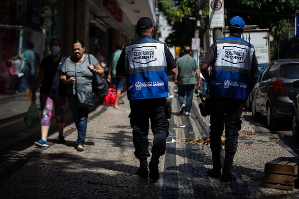 Policiais do Programa Segurança Presente atuam nas ruas da Tijuca