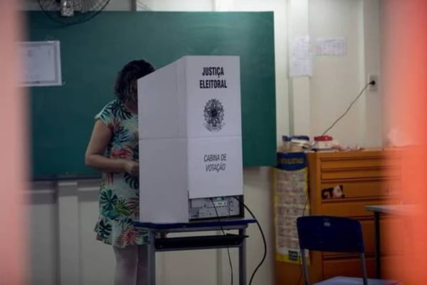 Adolescente entra no STF para ter direito de votar no 2º turno das eleições de 2022 - Metrópoles