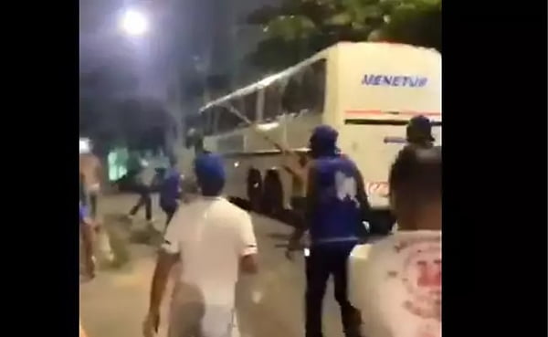 Imagens de ataque a torcedores do Grêmio