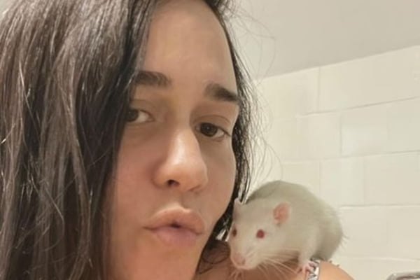 Alessandra Negrini e rato de estimação 2