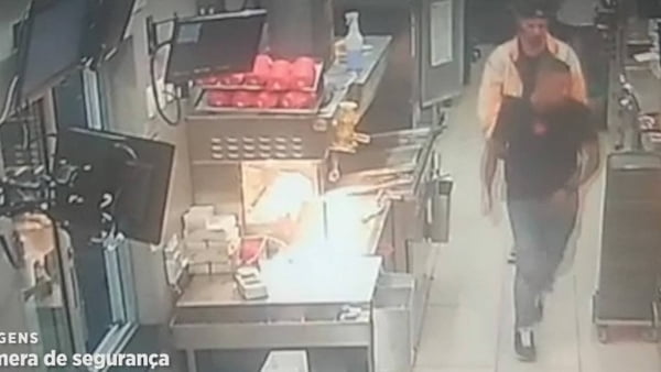 Bombeiro atira contra atendente do McDonald's