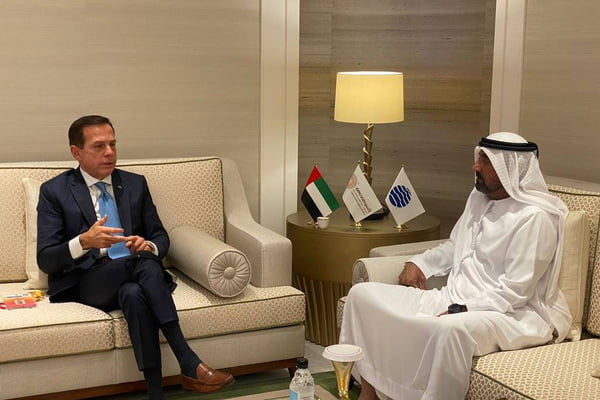 Doria conversa com Ahmed bin Said al ​Maktoum, presidente da Emirates, na Expo Dubai 2021