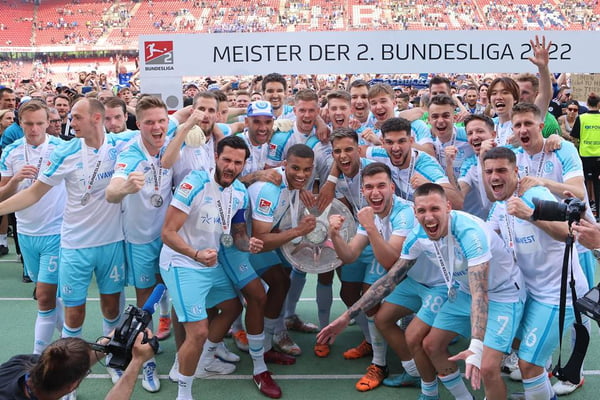 Jogadores do Schalke 04 comemorar título