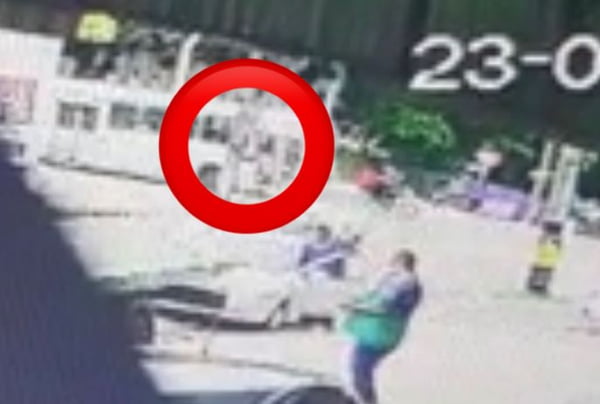 Em vídeo de câmera de segurança, homem "voa" ao ser atropelado - Metrópoles
