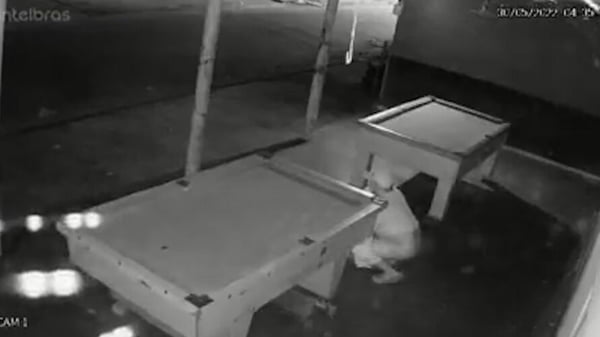 Homem defeca em bar no Pará