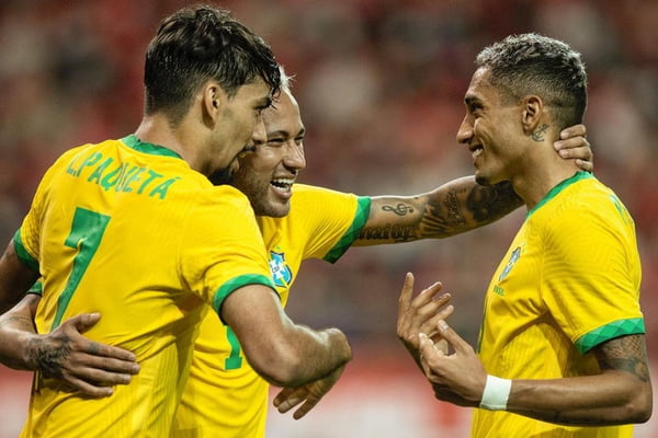 Neymar, Paquetá e Raphinha, durante jogo da Seleção Brasileira