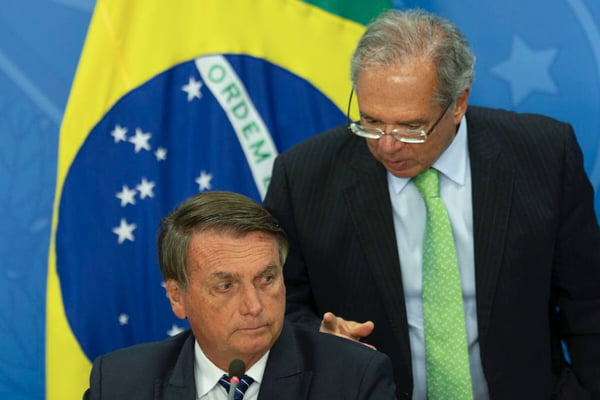 O ministro da Economia, Paulo Guedes, e o presidente Jair Bolsonaro durante declaração à imprensa, no Palácio do Planalto