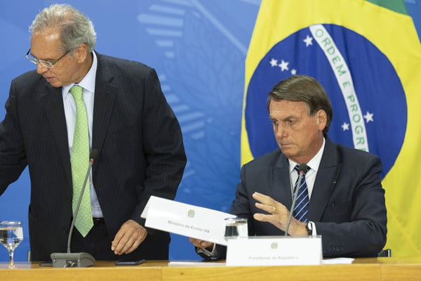 Presidente da República, Jair Bolsonaro e paulo Guedes durante coletiva sobre combustíveis no palacio planalto 1